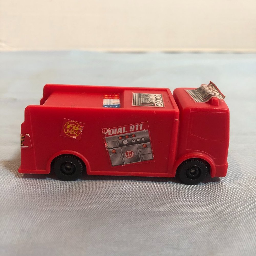Arby's 2001 Plastic Toy Fire Truck #UPST